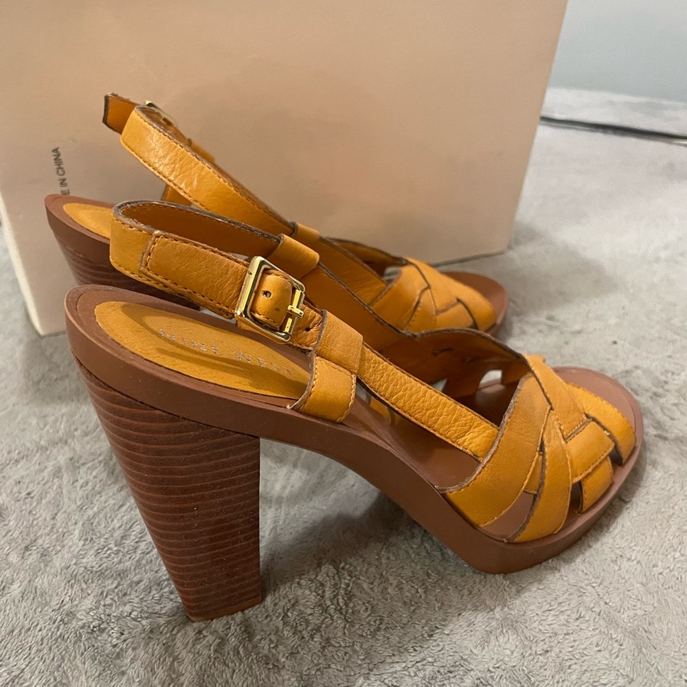 NEW Nine West Basslin heels medium yellow leather upper size 7 sandal